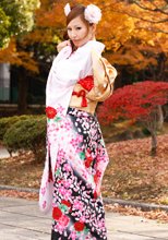 Gカップ爆乳美女に成人記念で中出し２連発！～晴れ着姿が乱れて…～