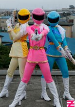 銀河戦隊ブレイブZ 前編～囚われた3人の美女戦士～ - ブレイブピンク - ブレイブブルー - ブレイブイエロー