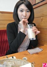 即ハメ！欲求不満な人妻～おねだりベットリFUCK～ - 椿由梨香