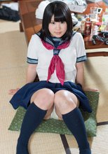 縦線クッキリ！やっぱりロリはパイパンに限る！！ - 大家あみ
