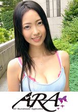 某ファミレスチェーンで働く巨乳&amp;スタイル抜群な24歳えりかちゃん参上！応募理由は「彼氏もいないし、仕事のストレスと刺激を求めて…」こんなに可愛いのに男に困ってるとは！それはさておき、やはり裸になるのは恥ずかしいらしく、お顔真っ赤でド緊張！しかしカラダは正直で恥ずかしがりながらも大量潮吹き&amp;イキまくり！「AVってこんなに激しいんですか？」普通な方ですけど？「イイかもしれません…(照)」