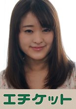 デカチンをシコシコ！生唾ごっくん凝視してしまう女の子。触ってみるとピクつくデカチンに笑顔満面！楽しそう？ にいなちゃん(21歳 学生)