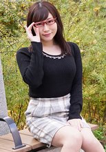 地味なメガネ女子大生の巨乳を弄ぶ - 宮園ももこ