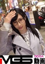 マジ軟派、初撮。 1340 新橋で見つけた本好きメガネ女子。急な「セックスさせてください」発言、突然入ってきた男に「何勝手に俺の部屋使ってるの」と言いがかりをつけられ、わけのわからないまま気付いたら犯されてました。