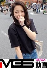 マジ軟派、初撮。 1371 クイズと騙されて生ち○ぽを握らされちゃう天然女子！驚き戸惑うもついつい巨根をチラ見！その一瞬を見逃さないナンパ師に丸め込まれて流されSEX！！