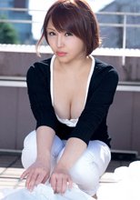 朝ゴミ出しする近所の遊び好き隣のノーブラ奥さん 双葉みお