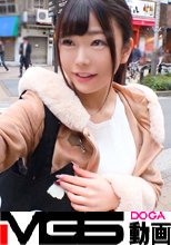 マジ軟派、初撮。 1445 クリぼっちの美少女をナンパしてLet’sパーティ！ホテルに連れ込み酔っ払って発情！！男優に自ら抱きつきキスやち○ぽを可愛くおねだり♪挿入すれば止まらない潮！潮！！潮！！！大量おもらしでビッショビショになりながらイキまくりなドスケベ神回！！！