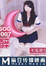 甜美萌妹生日遭灌醉