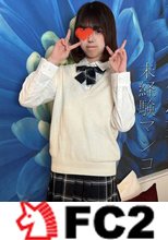 アイドル志望の10代学生。色白スレンダーの発育中マンコはまだ未使用なのに愛液たっぷり。「生で挿れるのこわいよ…」お構いなく途中こっそりゴム外して大量顔射。