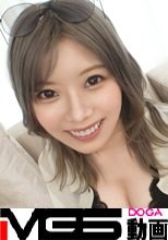 【潮吹きで大洪水】あまりに潮を吹き過ぎて布団を汚すのでオナニーは週一に控えているパティシエのお姉さん。でも今日はAVの撮影なので思う存分吹いてもらいソファもベッドもビショビショに……！ ネットでAV応募→AV体験撮影 1909