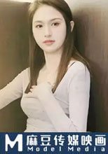 性感黑絲女友商場衛生間勾引男友