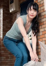 朝ゴミ出しする近所の遊び好きノーブラ奥さん 風間なぎさ