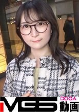 マジ軟派、初撮。 2191 イチゴをエサにメガネが似合う色白の真面目系素人をナンパ！見た目に反して不倫経験あり！パンツの下はアナルまでビッチリの剛毛！真面目だから要求されるとアナルまでルまで舐めちゃう従順っぷり！最後は俺の練乳をお顔にお見舞いしてやったw