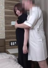 ホテル従業員が美熟女だったので、思わずヤッちゃいました！ - 山下良子
